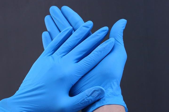 Disposable powder-free nitrile gloves for sale (1)