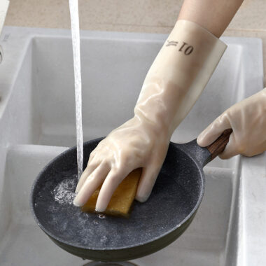 Durable bulk nitrile gloves