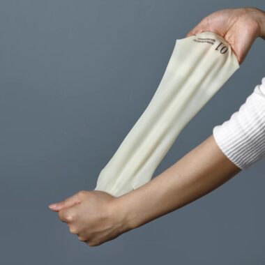 Durable bulk nitrile gloves