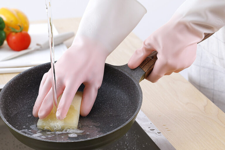 Household Latex Gloves Factory for Durable Waterproof Kitchen Cleaning (5) waterproof two-tone latex gloves