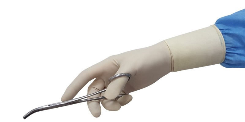 Size 6.5 surgical latex gloves