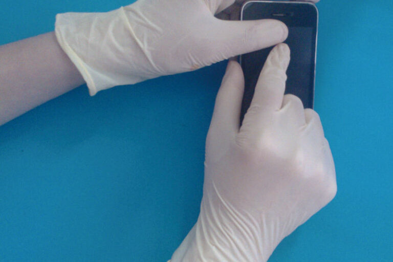 Sterile surgical latex gloves