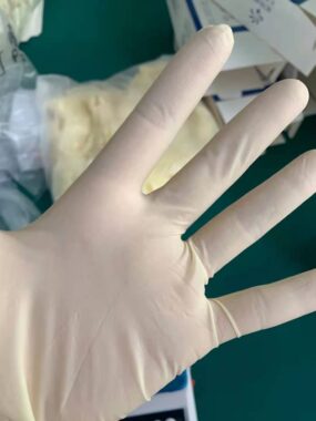 Disposable sterile surgical latex gloves