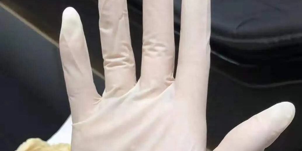 Disposable sterile surgical latex gloves