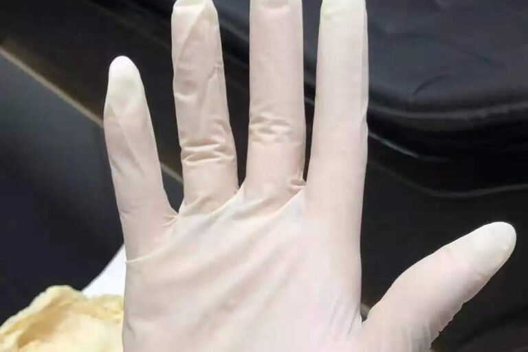 Disposable sterile surgical latex gloves